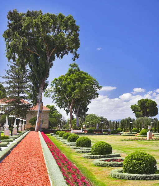 Prachtvoller Park in der Nähe des Zentrums von Bahai — Stockfoto