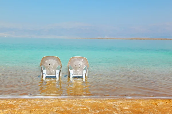 Two white beach chairs — Stock Photo, Image