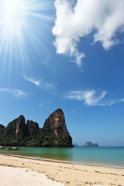 Plaża raj na wyspie phi-phi, Tajlandia — Zdjęcie stockowe