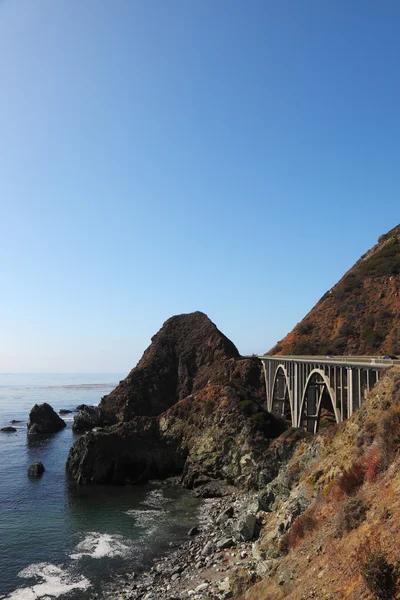Majestic viaduct on the highway on the shore — Stock Photo, Image