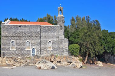 Celile Denizi kilisede.