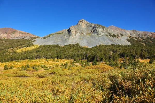 Quiet clear autumn day in mountains — Stock Photo, Image