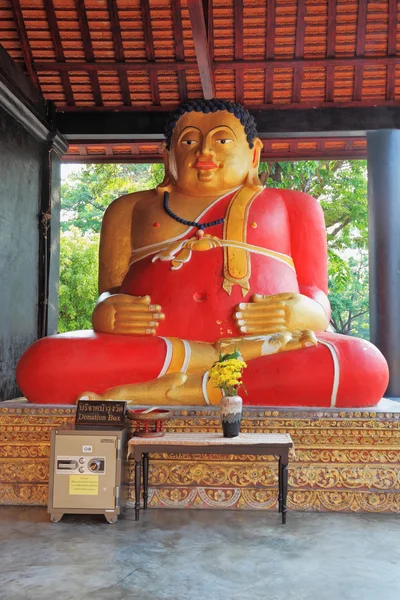Buda con un vestido rojo — Foto de Stock