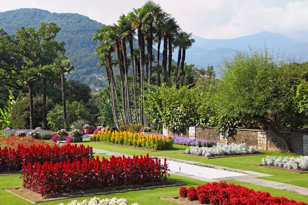 Una arquitectura de jardín - parque en el lago Maggiore — Foto de Stock