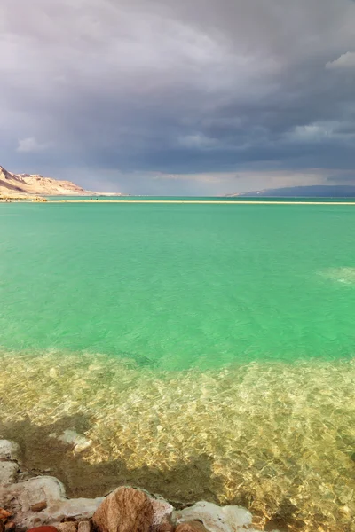 Gün batımı. çok renkli sığ suda — Stok fotoğraf