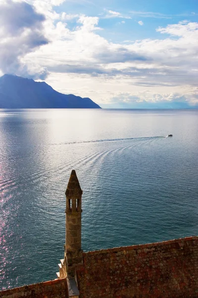 Distância lago . — Fotografia de Stock