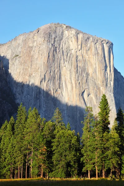 Der felsige Monolith al-capitan bei Sonnenuntergang — Stockfoto