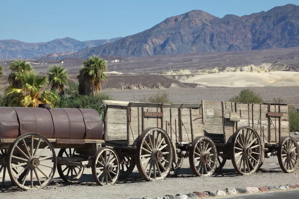 Antique cars and carts — Stock Photo, Image