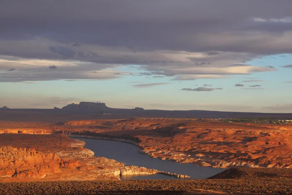 Lake Powell in the last rays of the sun — Stock Photo, Image