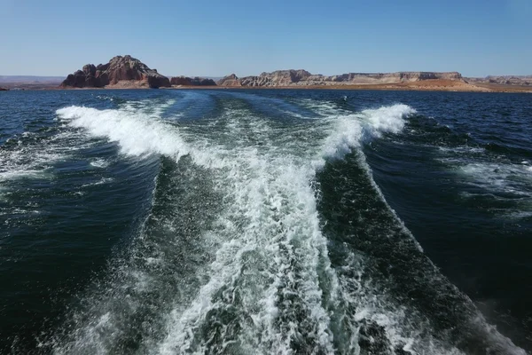 Burzliwy fale w lake powell — Zdjęcie stockowe