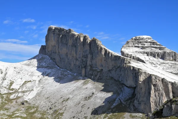 Picos rochosos frescos — Fotografia de Stock