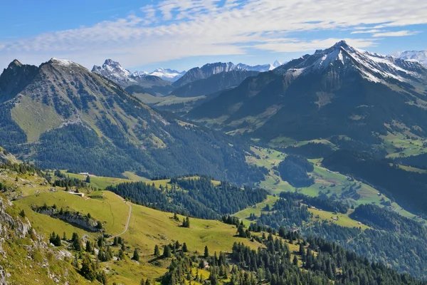 Nádherné počasí ve švýcarských Alpách — Stock fotografie