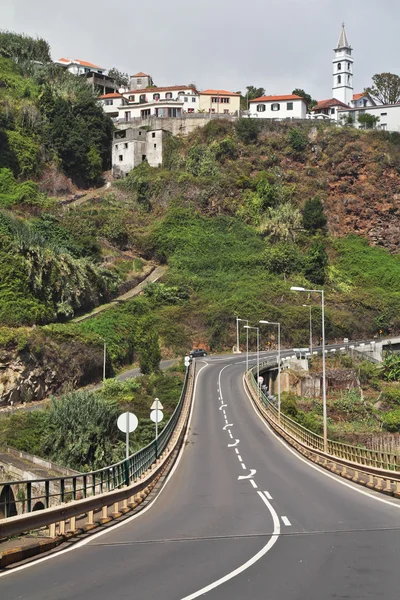 A estrada para a ilha Madiera montanhas . — Fotografia de Stock