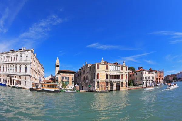 Венеціанський палац у сонячний день — стокове фото