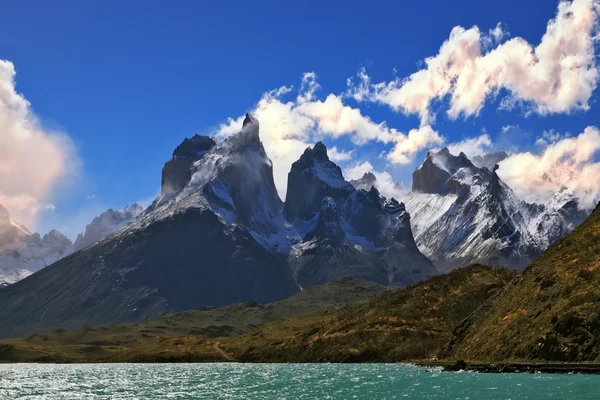 Cliffs of Los Kuernos in cold day — Stock Photo, Image