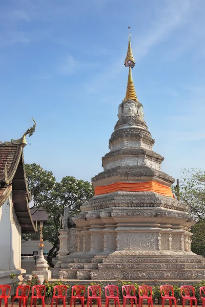 Religiös byggnad - en enorm stupa — Stockfoto