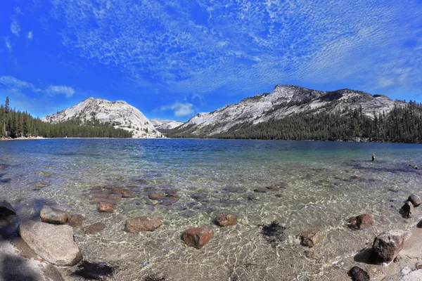 Blue lake in a hollow among the mountains — Stock Photo, Image