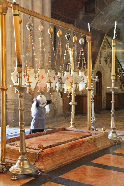 Pilgrim prays in a white veil — Stock Photo, Image