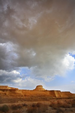 büyük bir bulut. İsrail'de bahar