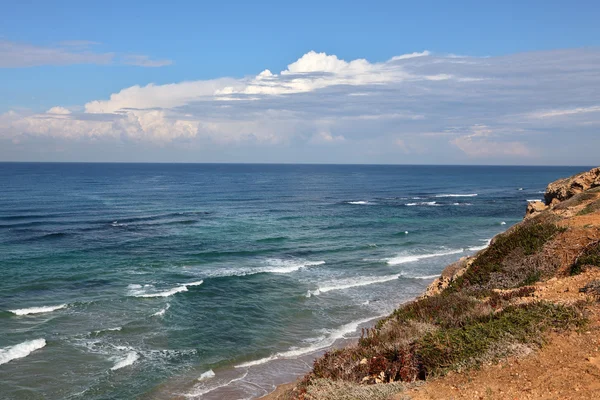 Costa del mare in sereno mezzogiorno — Foto Stock