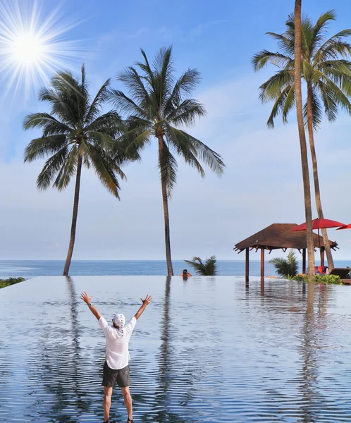 The enthusiastic tourist — Stock Photo, Image