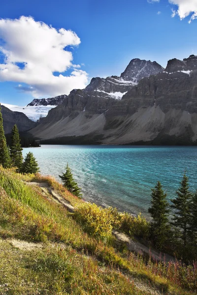 冷美丽的湖泊，在加拿大 — 图库照片