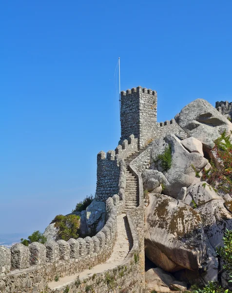 Thel castello moresco - antiche mura in pietra e torri di guardia marcia — Foto Stock