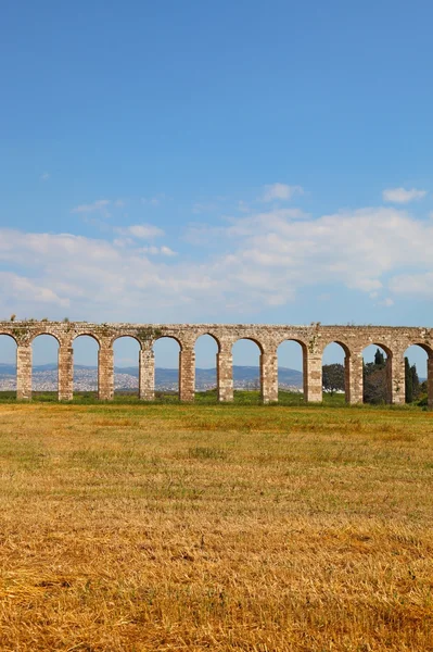 The Roman aqueduct in Israel — Stock Photo, Image