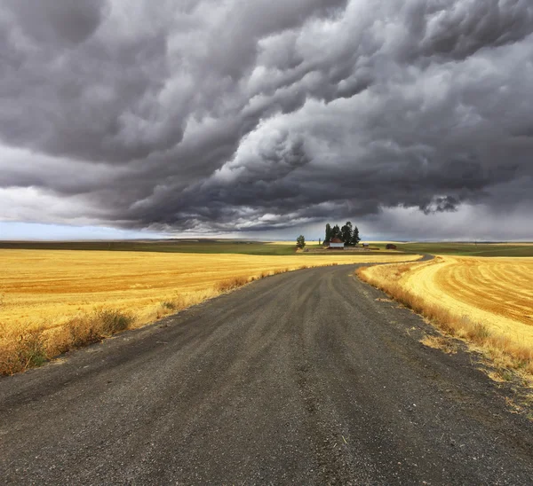 Burza nad montana. — Zdjęcie stockowe