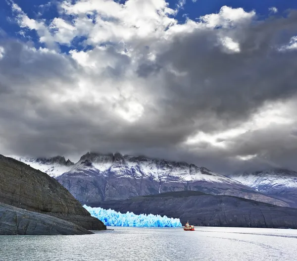 The Patagonia in the clouds and sunshine — Stock Photo, Image