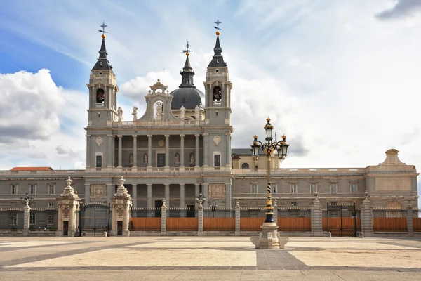 Velkolepý královský palác v Madridu — Stock fotografie