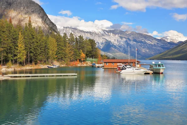 Harbour, a hangar for two boats and motorboats — Stock Photo, Image