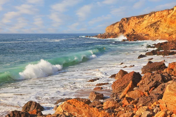 Le puissant surf océanique — Photo