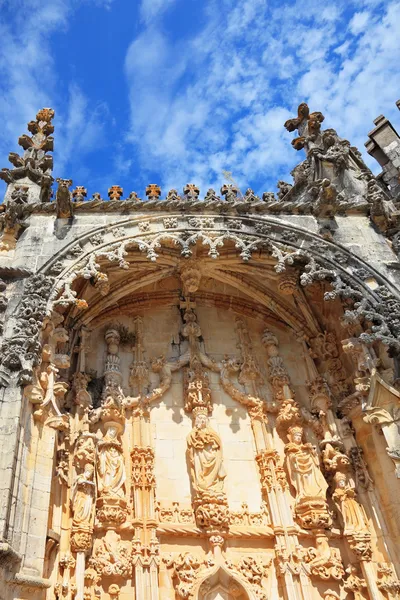 The preserved walls, decorated with battlements — Stock Photo, Image