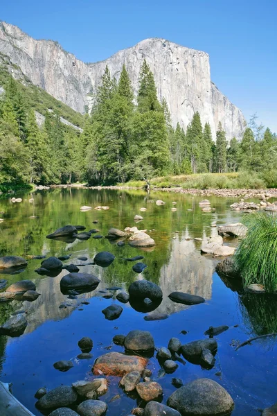 Der riesige Granitmonolith von el kapitan — Stockfoto