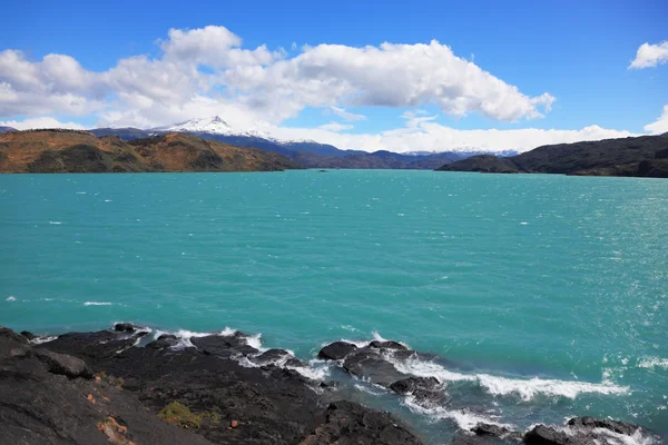 Magnífico lago azul Pehoe — Fotografia de Stock