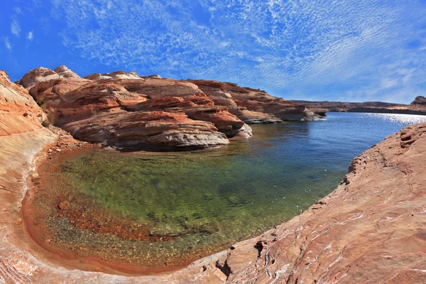 Turquoise water in the red desert — Stock Photo, Image
