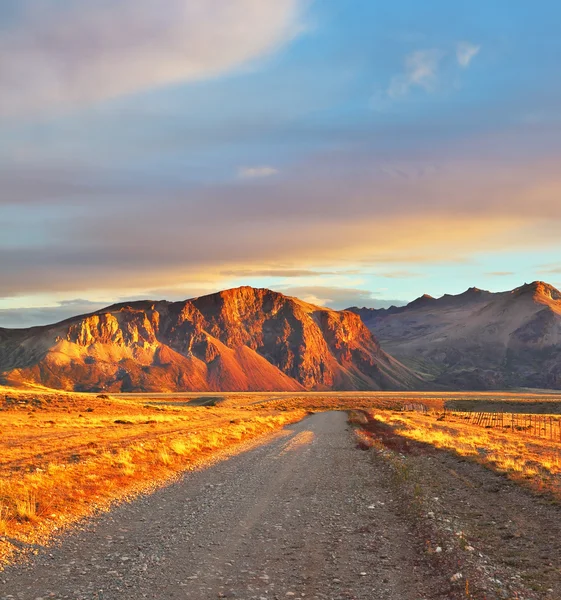 Patagonia Argentina. El sol del atardecer —  Fotos de Stock