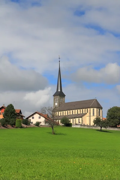 Kirche mit dem harmonischen Glockenturm — Stockfoto