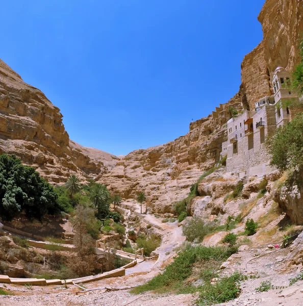 Tapınağa kadar dolambaçlı bir yol olduğunu — Stok fotoğraf