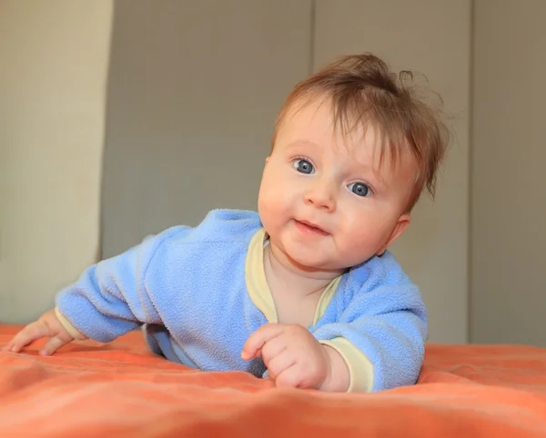 Cuatro adorables bebés con ojos azules — Foto de Stock