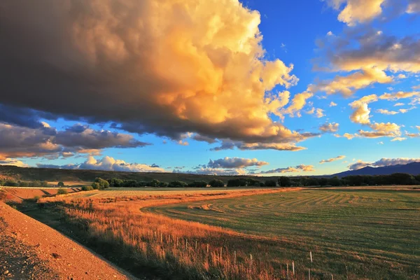 De mooie grote storm cloud — Stockfoto