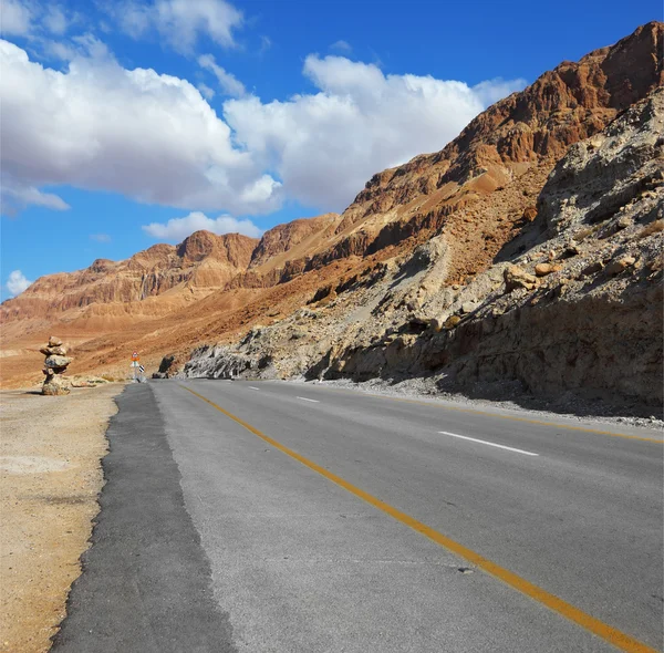 Dólmenes de piedra en la carretera —  Fotos de Stock