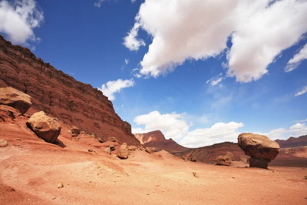 The "mesa" mountain and huge "mushroom" — Stock Photo, Image