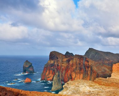 Kırmızı ve turuncu kayalıklar