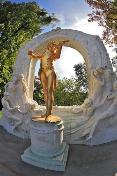 Magnífica estatua de Johann Strauss —  Fotos de Stock