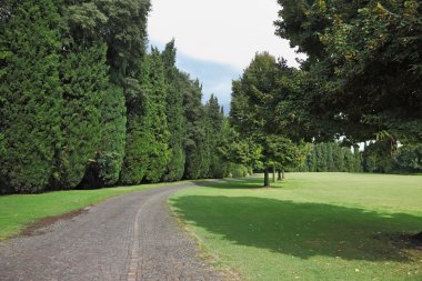 glade içinde bir bahçe sigurta İtalya.