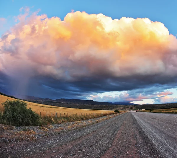 La nube, como un tazón de crema — Foto de Stock