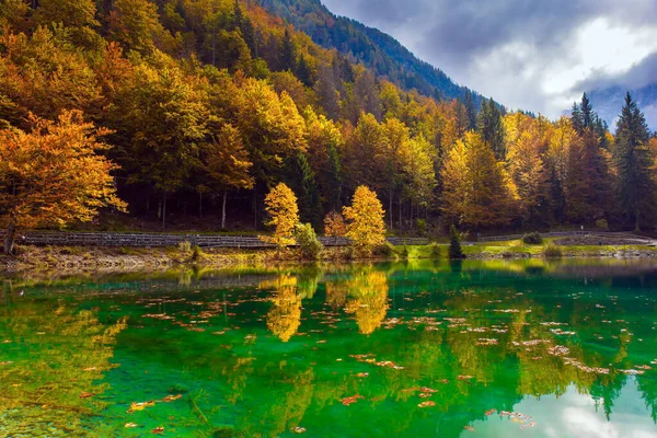 Jezero Fuzine Velké Pohoří Dolomitské Alpy Hranice Mezi Severní Itálií — Stock fotografie