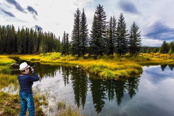 Noord Cordillera Middelbare Vrouw Met Een Mooie Hoed Maakt Foto — Stockfoto